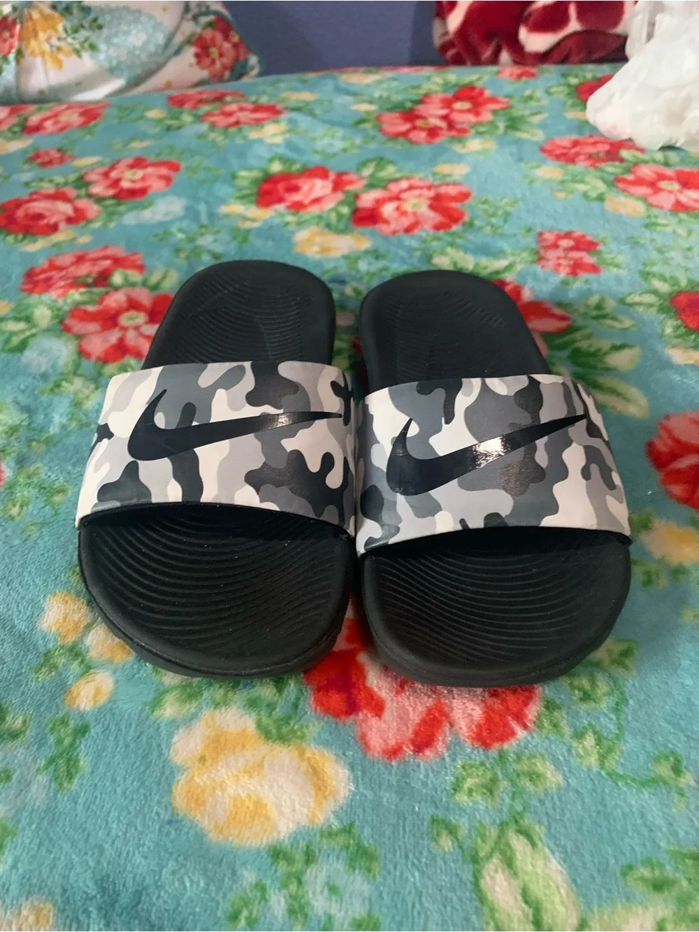 Boys Nike Kawa Slides Sandals 11C T3